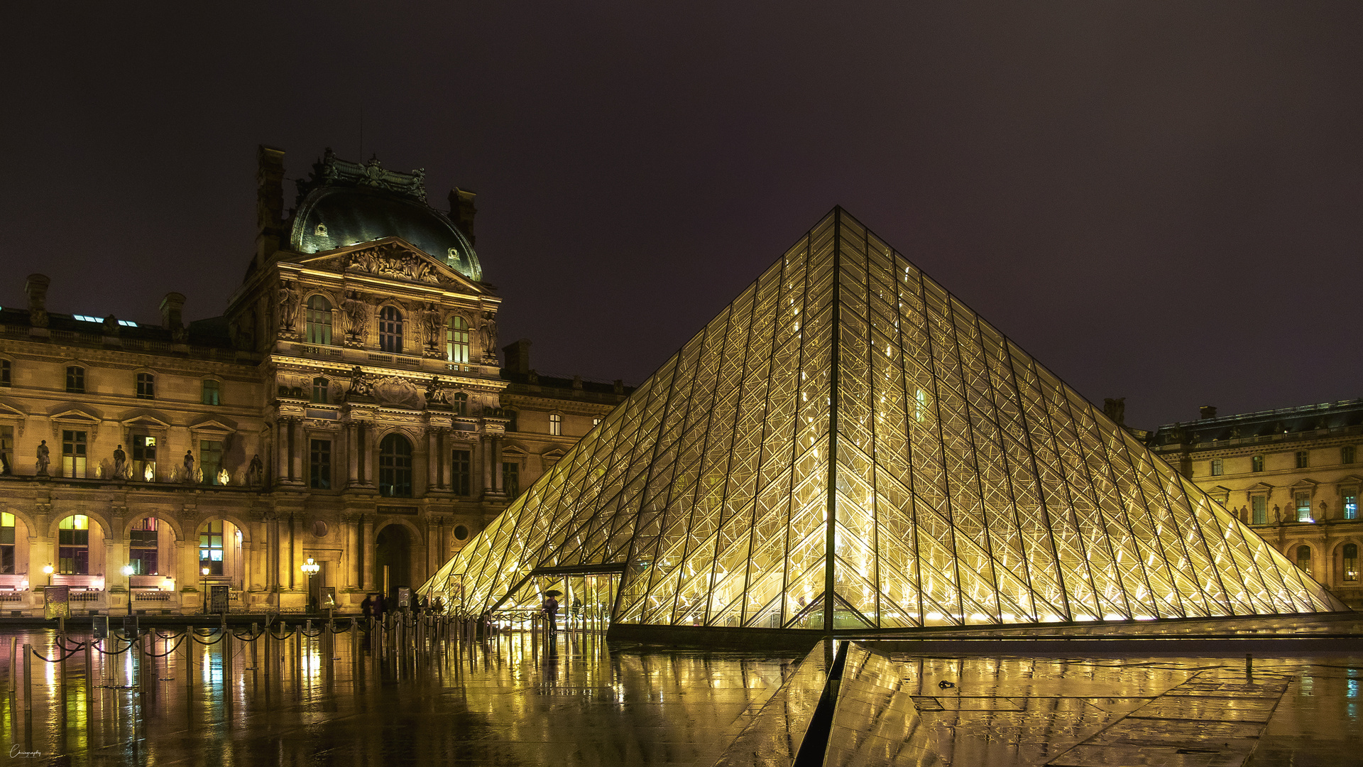 Pyramide du Louvre