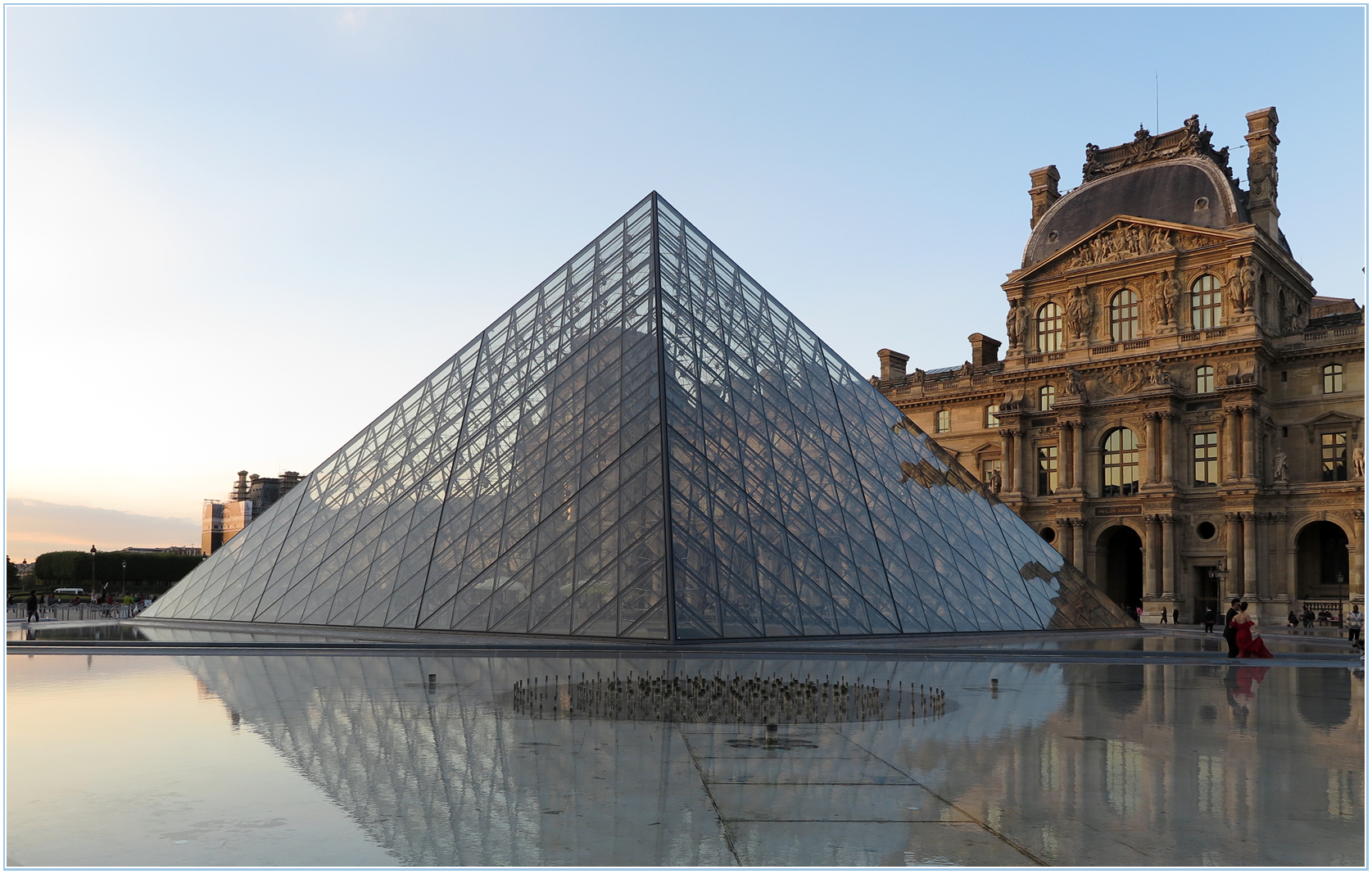 Pyramide du Louvre inspirée de l'architecture égyptienne