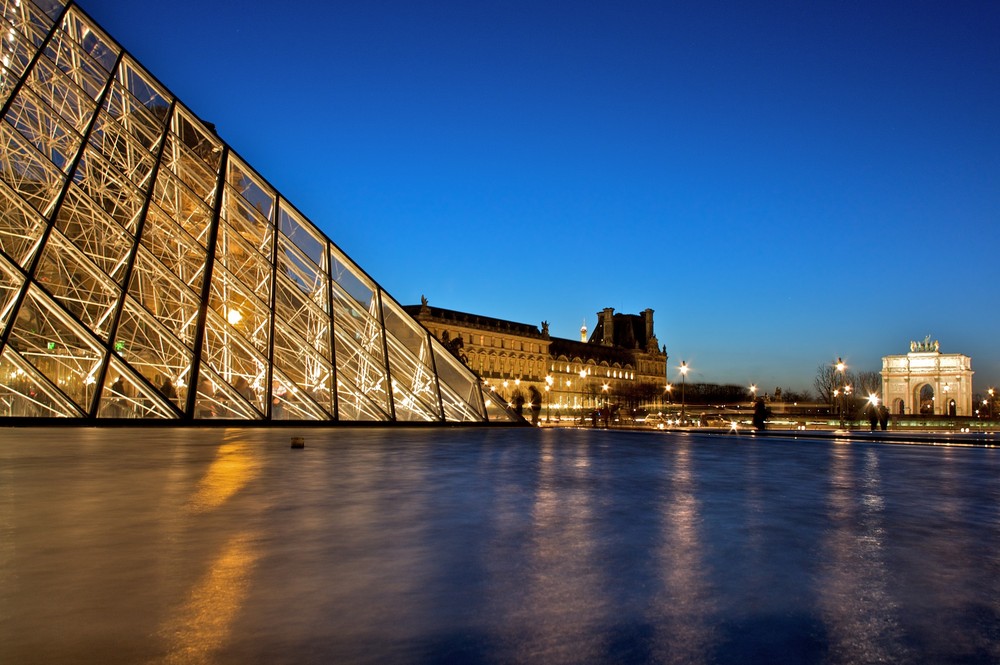 Pyramide et Tour Eiffel