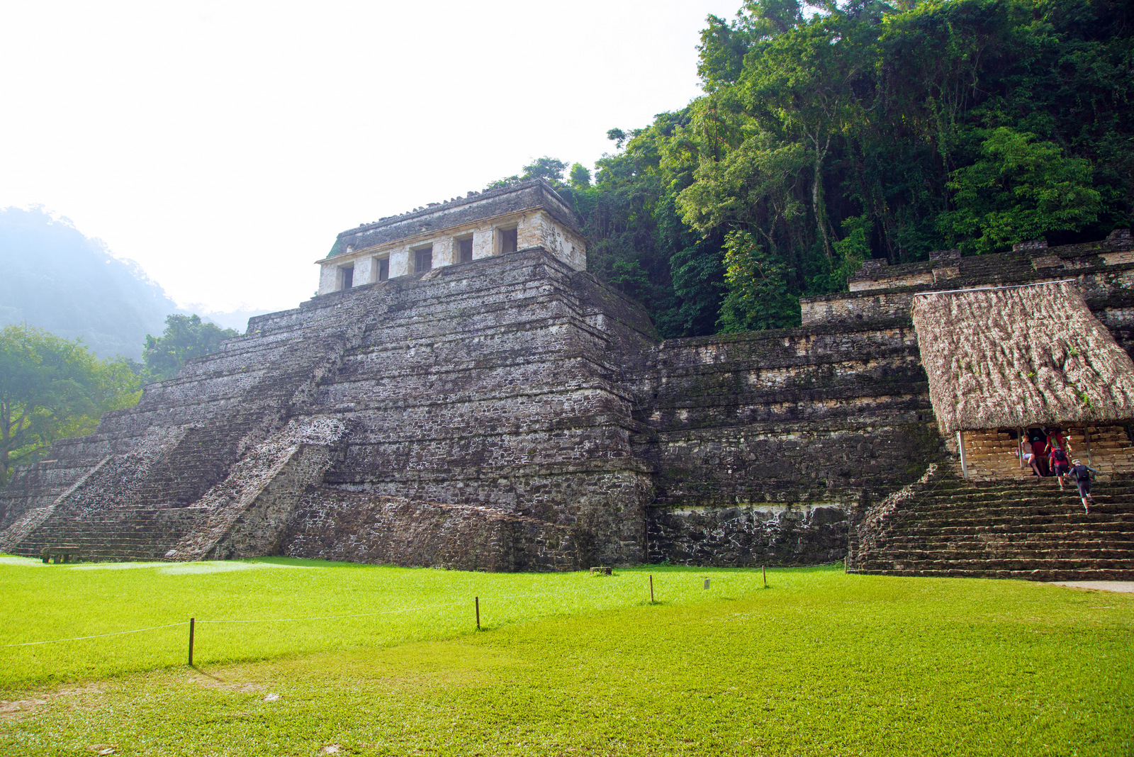 Pyramide im Dampf.