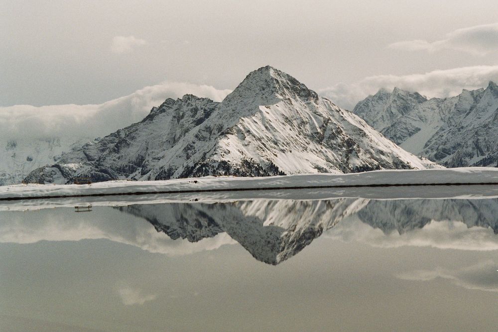 Pyramide im Schnee