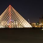Pyramide in der Nacht 2