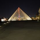 Pyramide in der Nacht