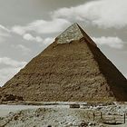 Pyramide in (SEPIA)