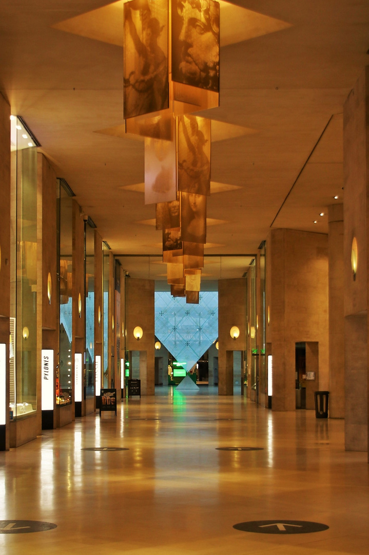 Pyramide inversée du Louvre