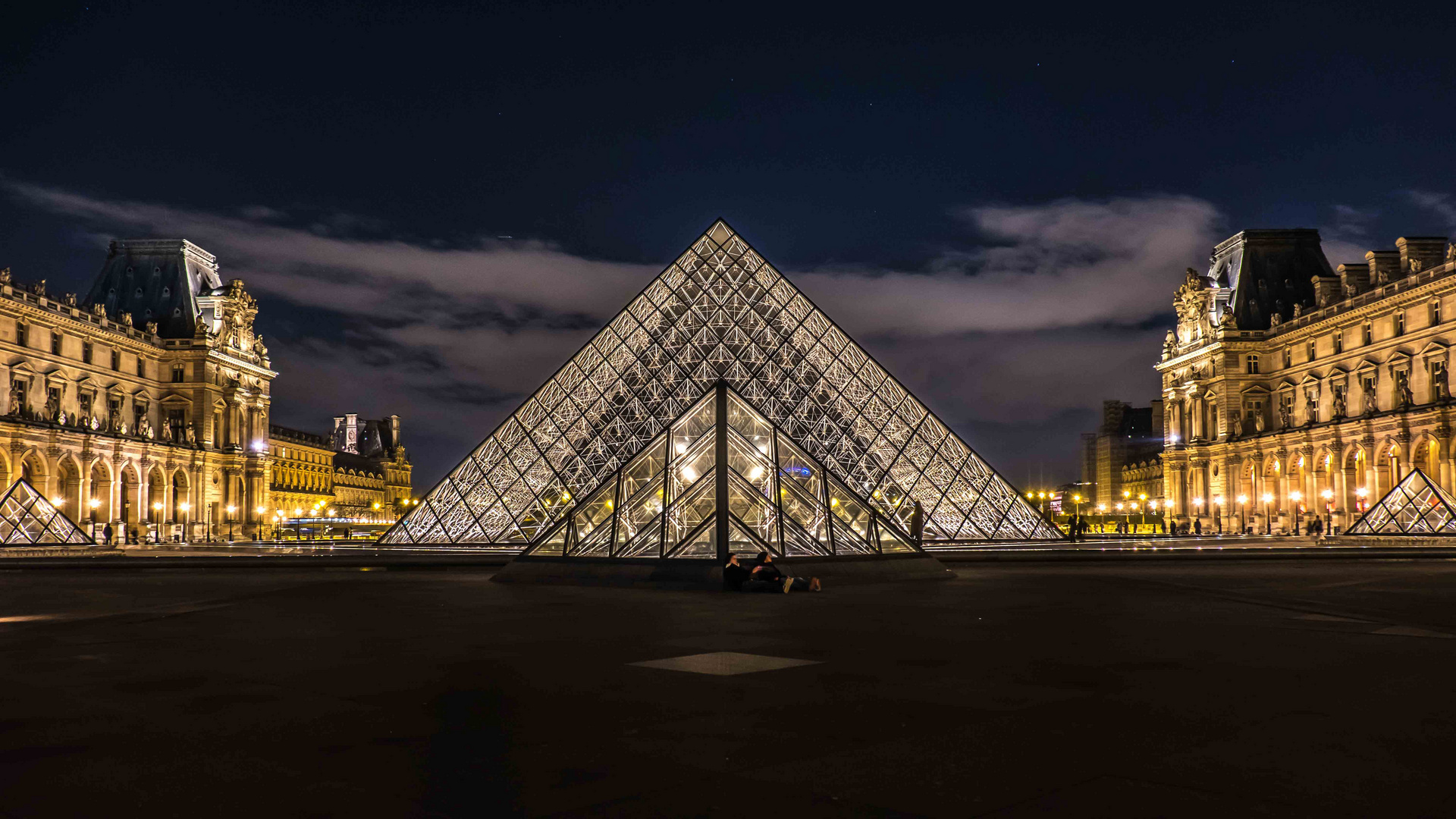 Pyramide Louvre