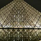 Pyramide Louvre Paris