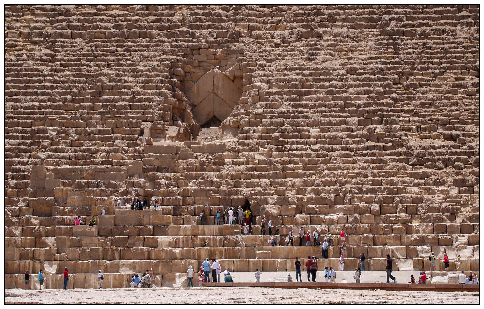 Pyramide mit Menschen