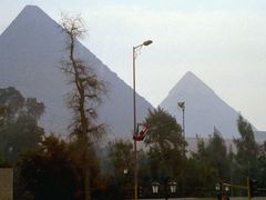 Pyramiden aus einiger Entfernung