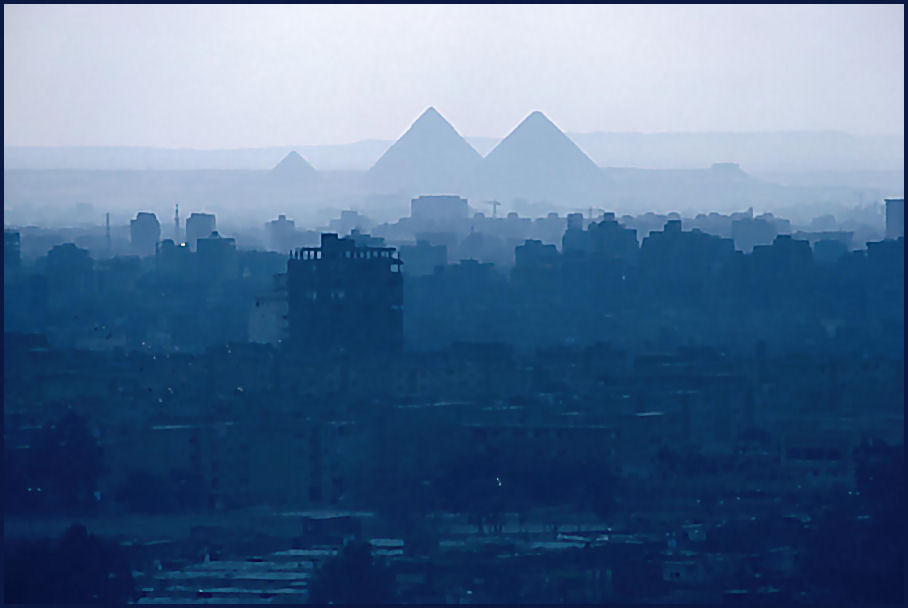 Pyramiden im Morgendunst