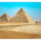 Pyramiden von Gizeh im vollen Sonnenlicht