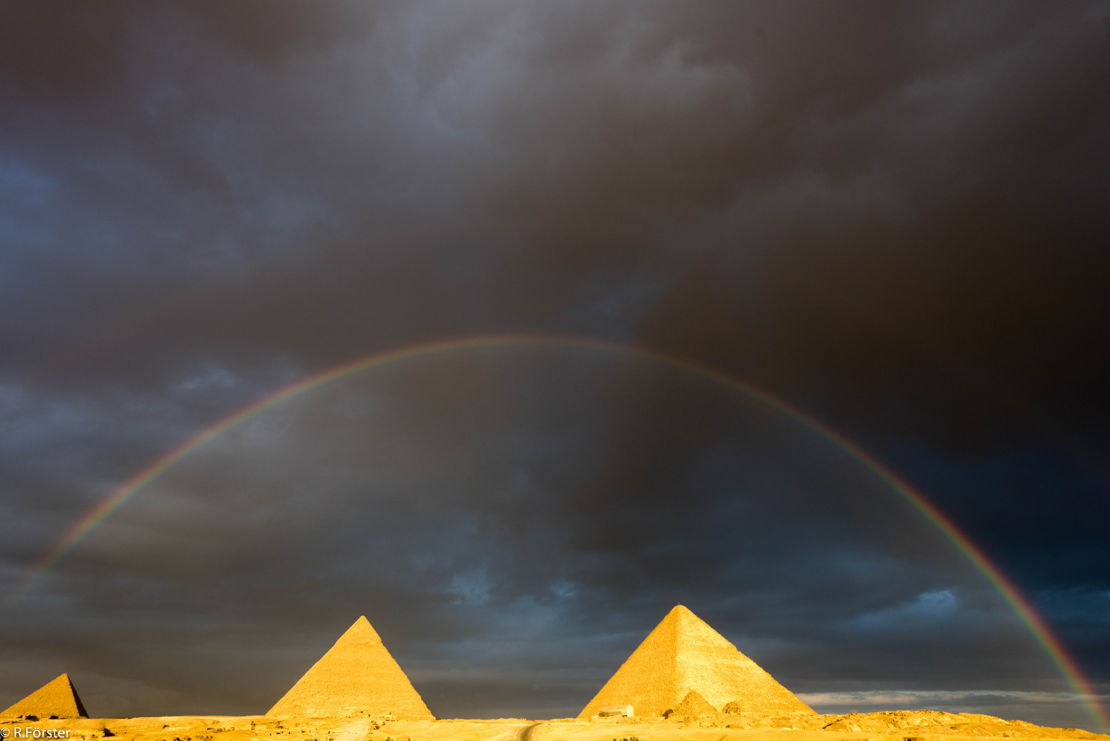 Pyramiden von Gizeh/Regenbogen 