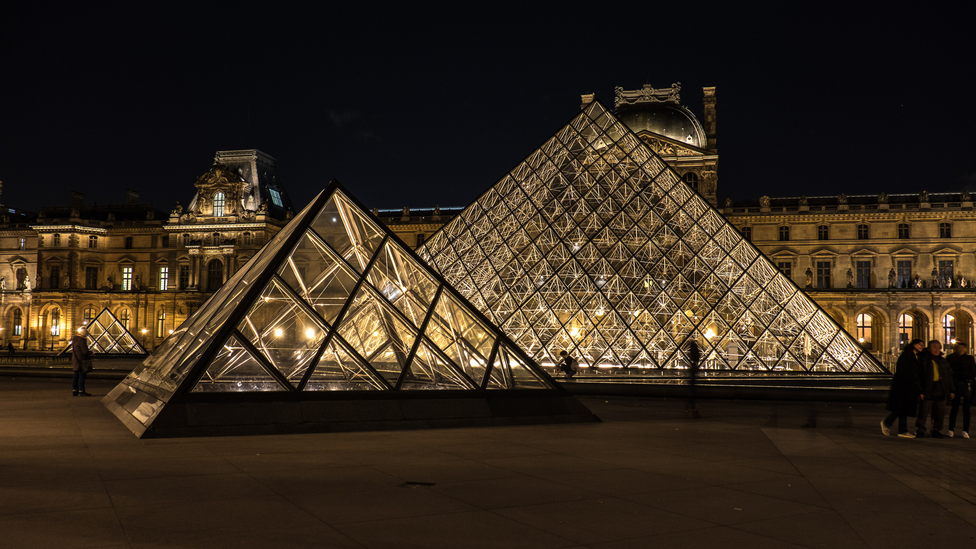 Pyramiden vor dem Louvre