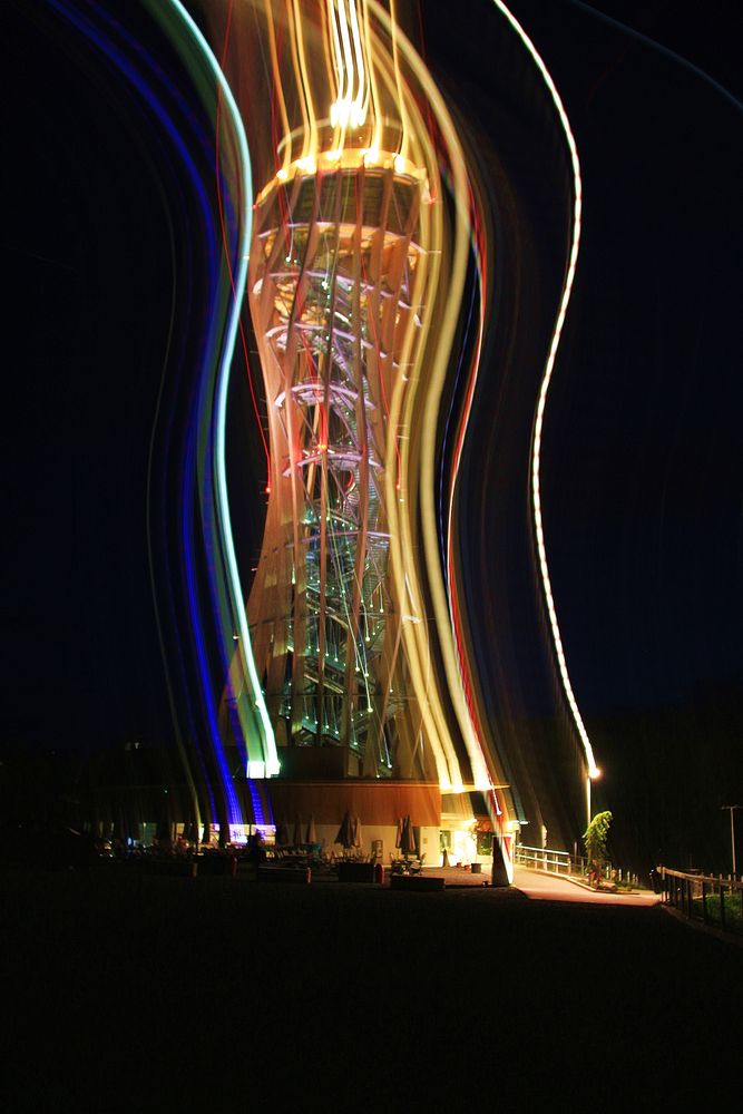 Pyramidenkogel am Wörthersee bei Nacht Foto & Bild ...