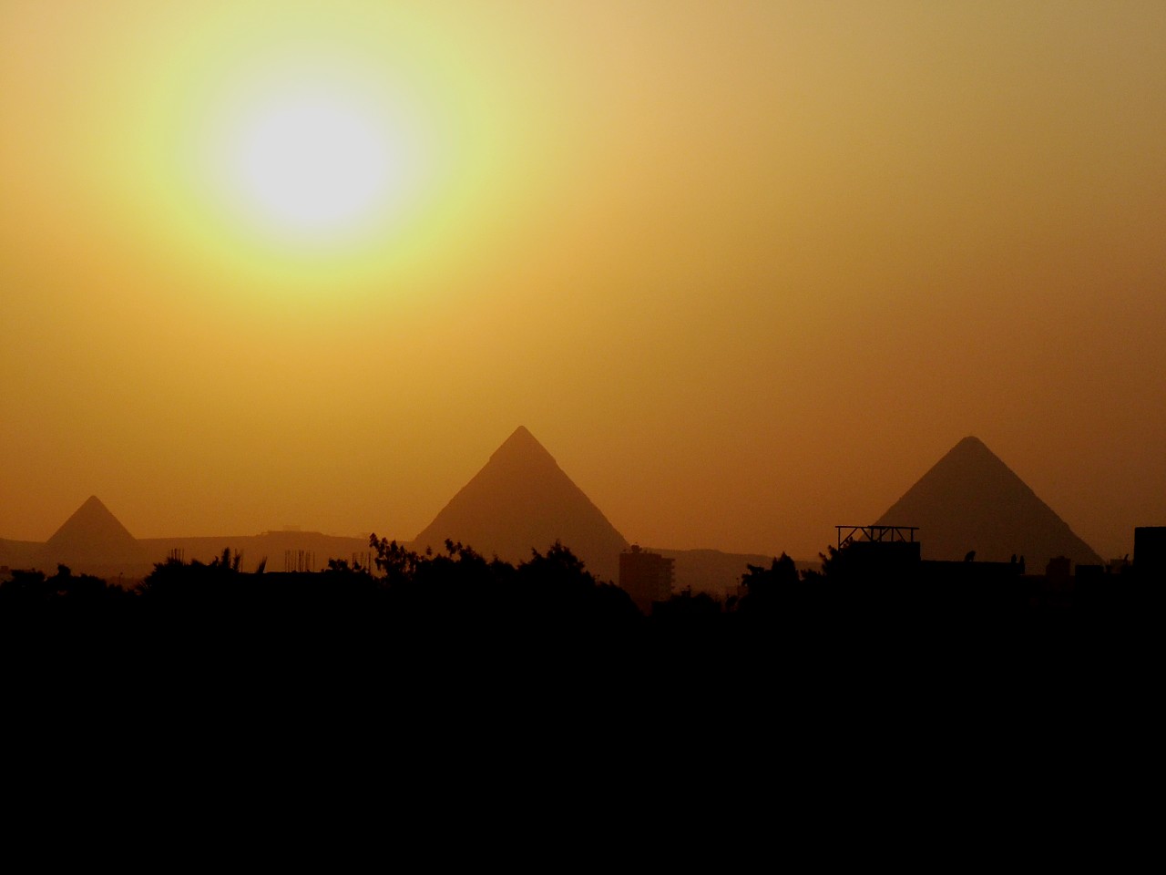 Pyramides au soleil couchant