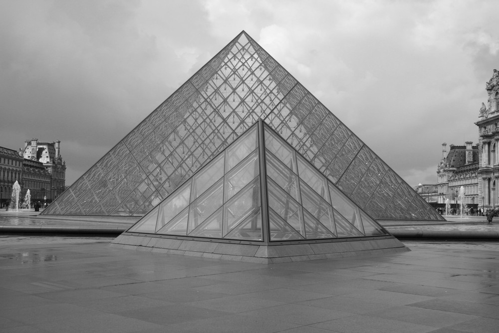 Pyramides du Louvre (Paris)