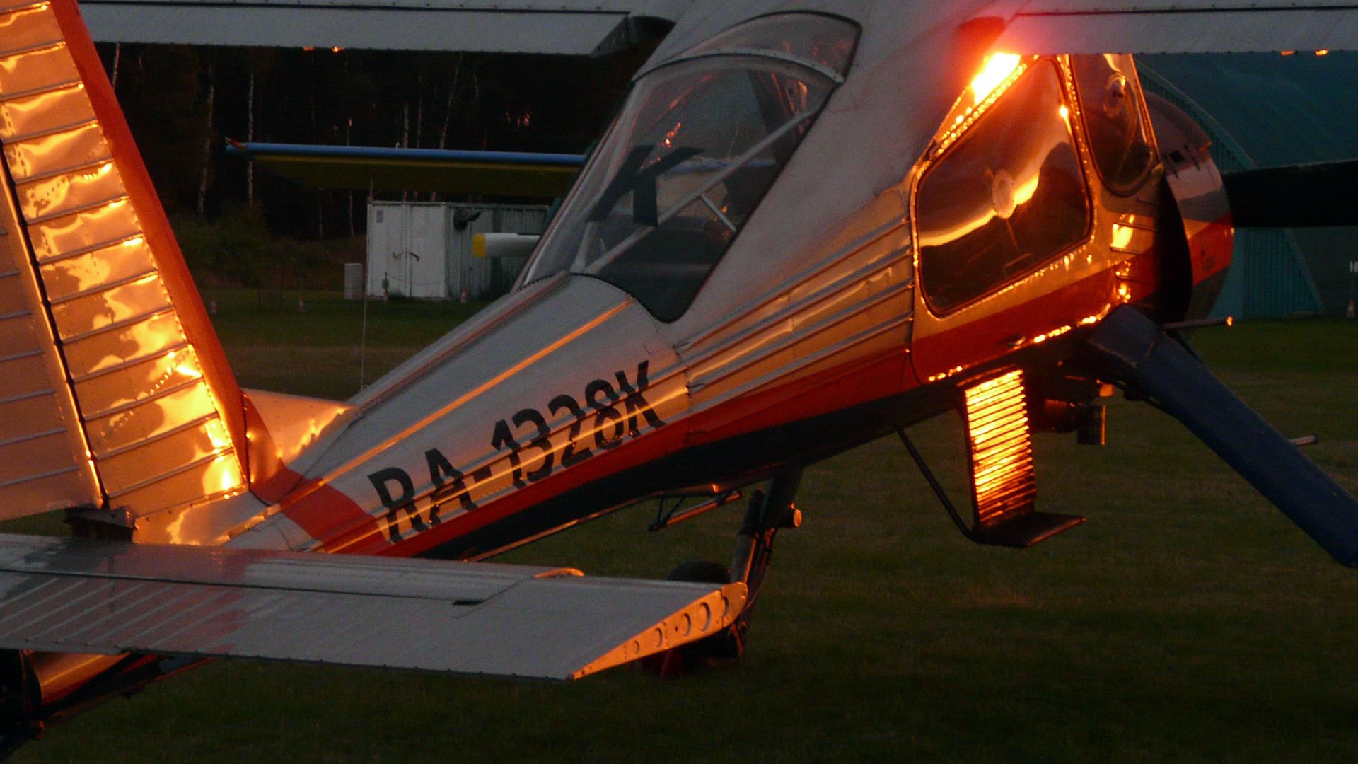 PZL-104 Wilga im Sonnenuntergang