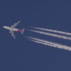 Qantas Boeing 747 - 400 über Berlin