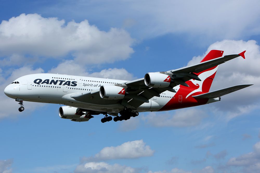 Qantas (VH-OQI)