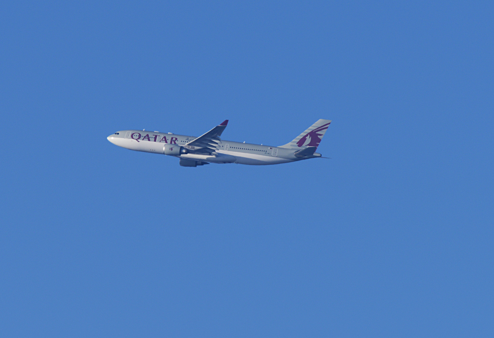 Qatar Airways A330-202 beim Start von Berlin - Tegel nach Doha