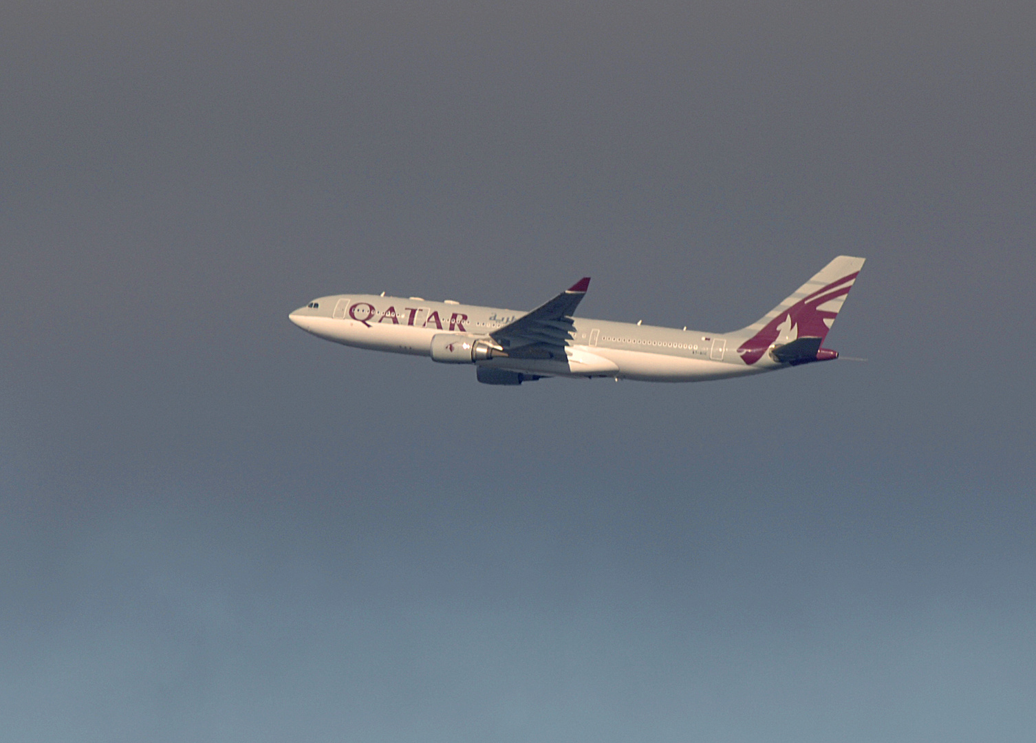 Qatar Airways Airbus A330-200 beim Abflug von Berlin Tegel Runway 26L