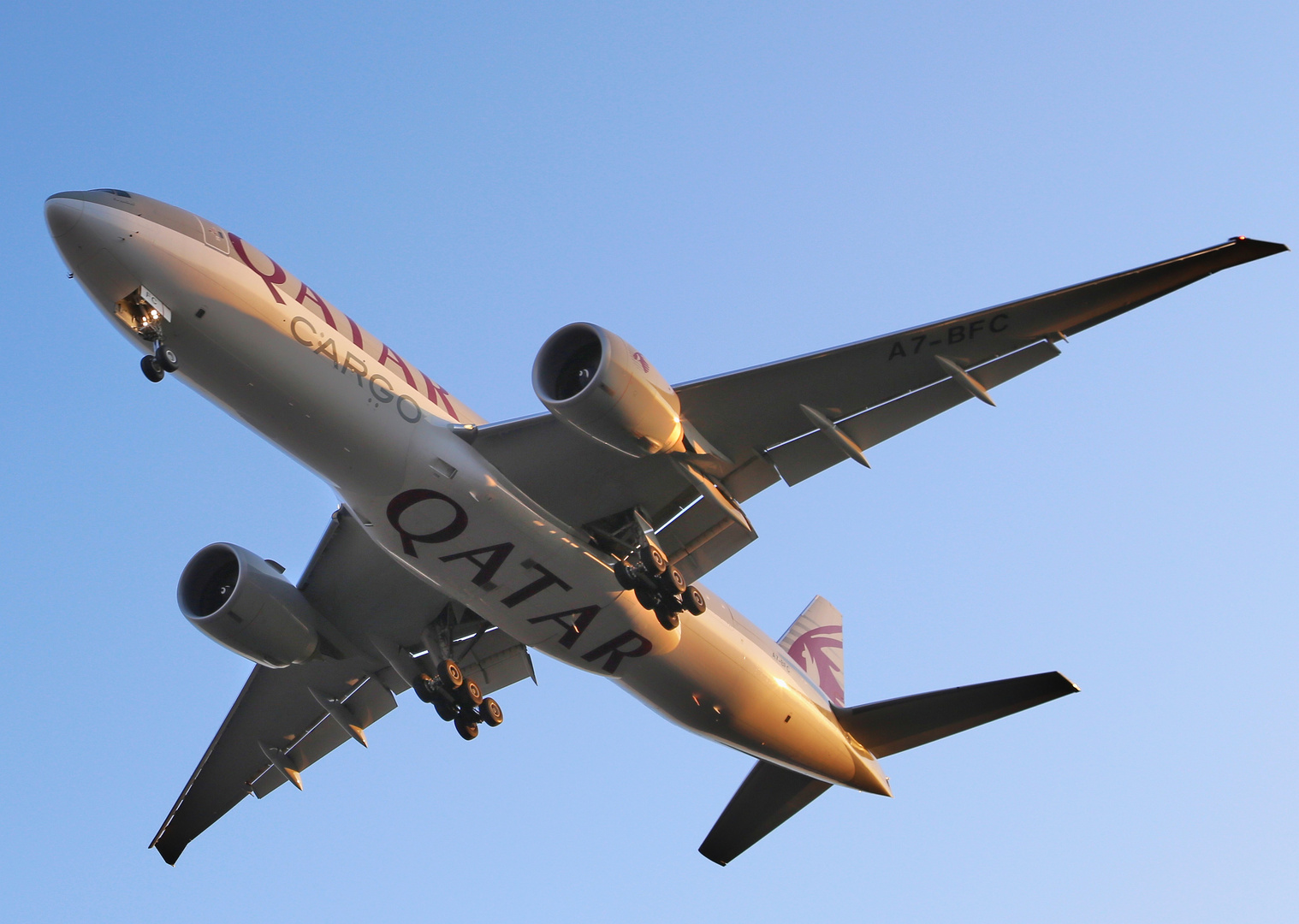 Qatar Cargo im Anflug auf Frankfurt /Main von Westen