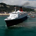 QE 2 in Barcelona