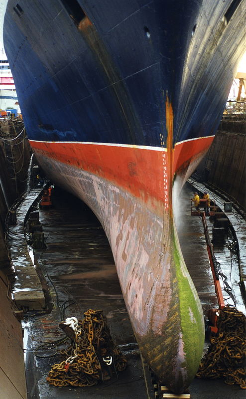 QE2 bei der Generalüberholung in Bremerhaven