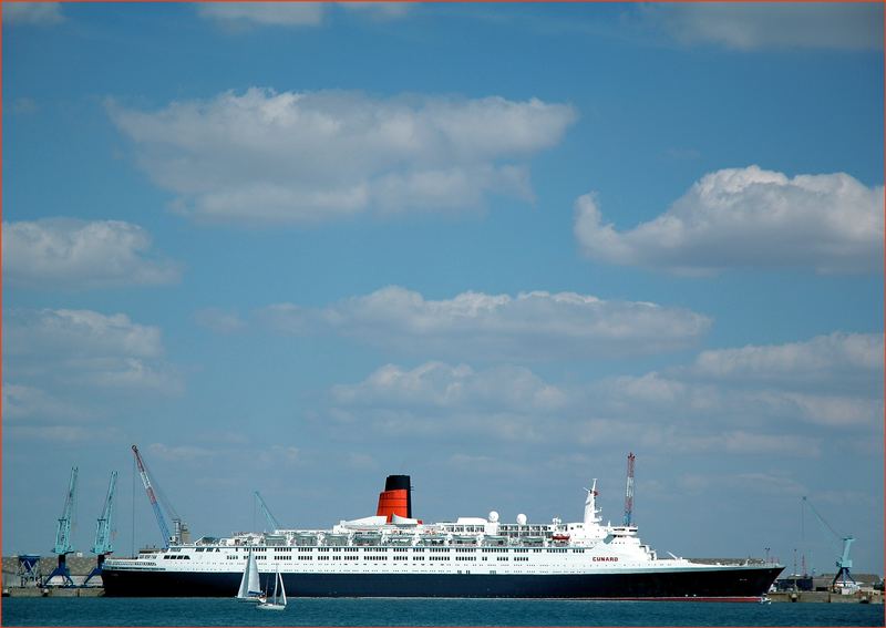 QE2 in La Rochelle