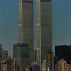 QE2 vor dem WTC in NY, 1991