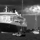 QM 2 beim Hafengeburtstag 2013