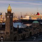 QM 2 einlaufend im Hambuger Hafen