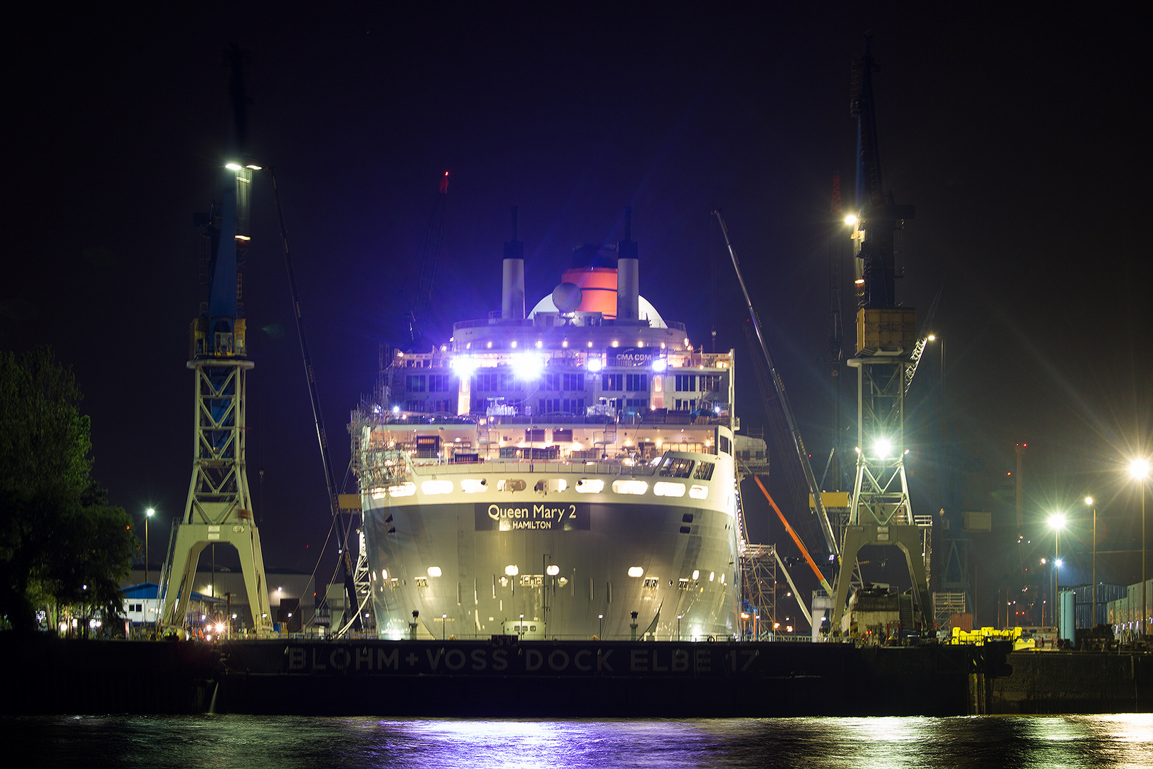 QM 2 im Dock