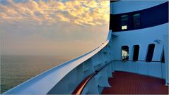 ... QM2 070 ...