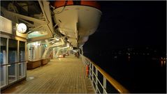 ... QM2 072 ...