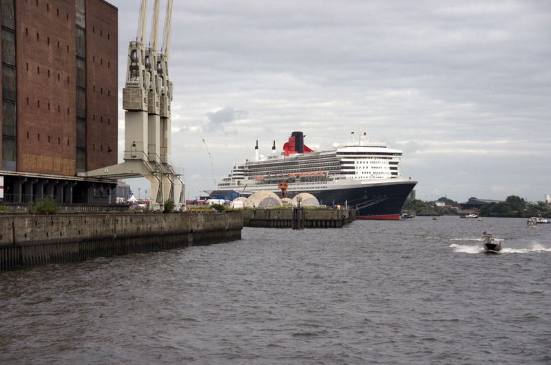 QM2-Ansichten vom Wasser aus 2