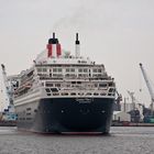 QM2 beim Wendemanöver I