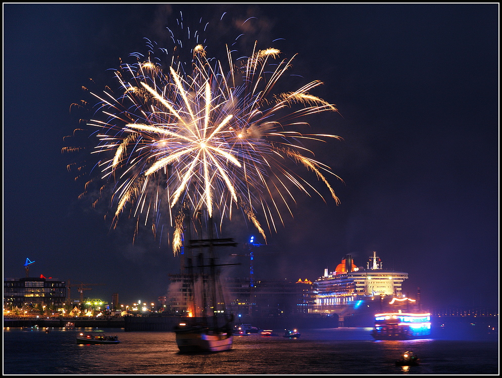 QM2, Blue Port & Fireworks