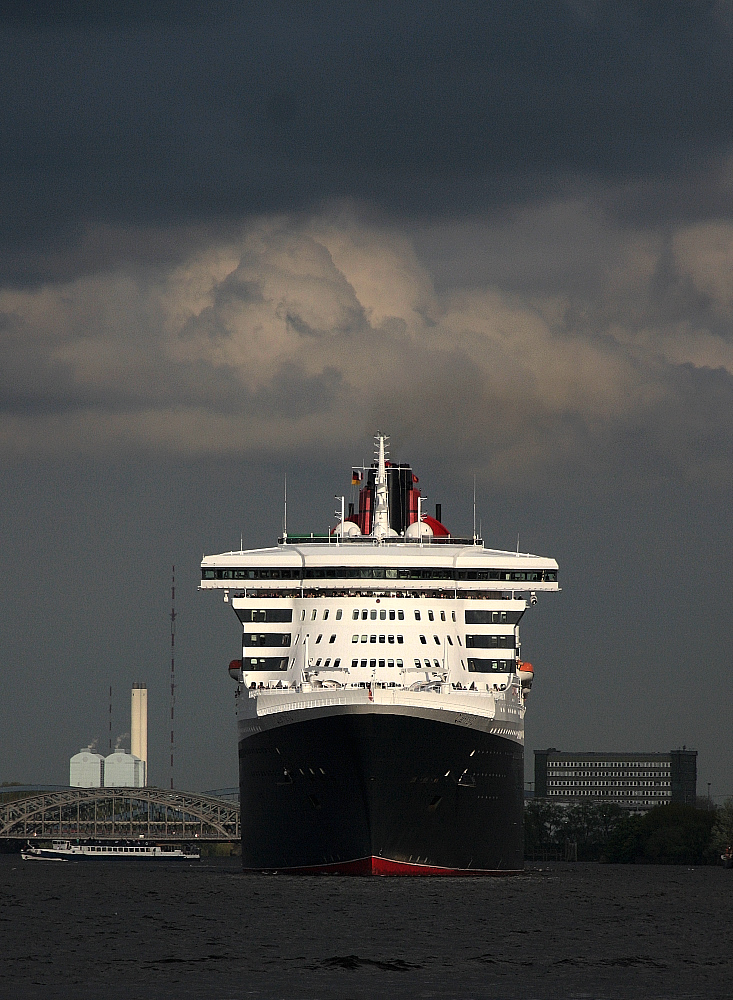 QM2 frontal