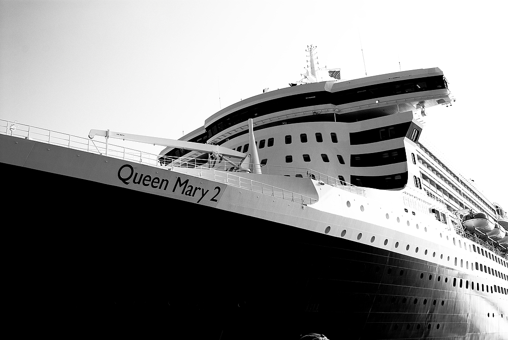 QM2 Hamburg 07.08.2009