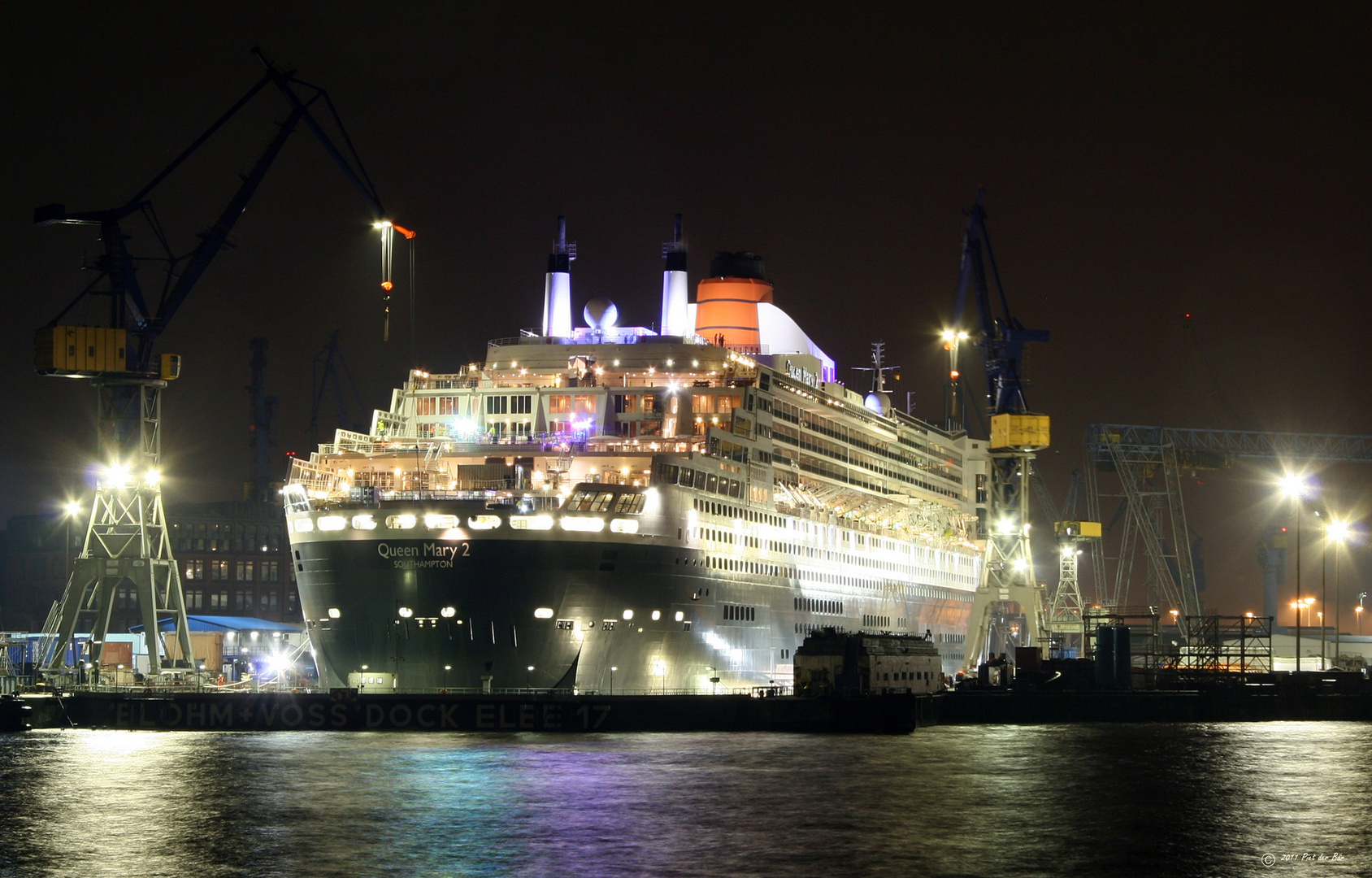 QM2 im Dock 17