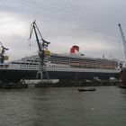 QM2 im Dock