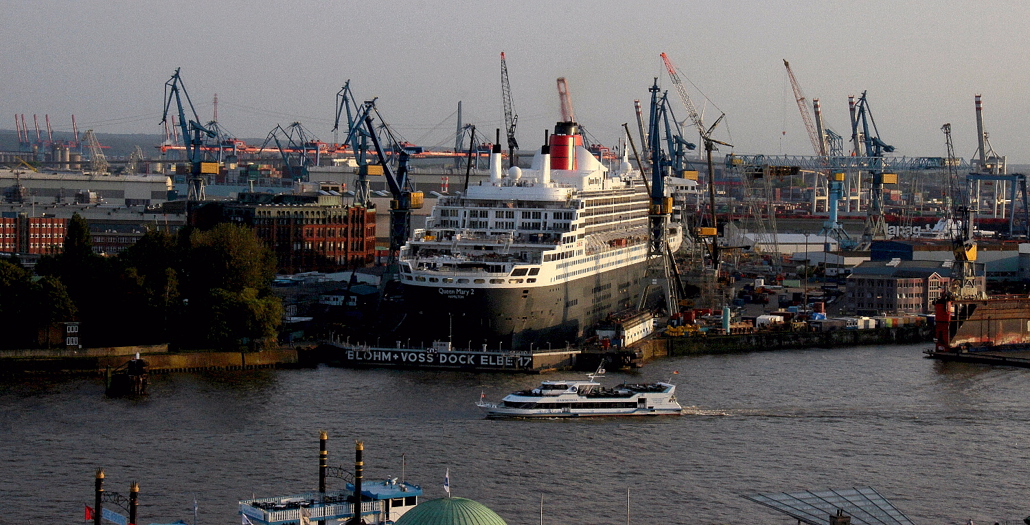 QM2 im Dock [einen Tag später]