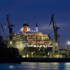 QM2 im Dock Elbe 17