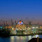 QM2 im Dock Elbe 17