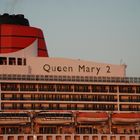 QM2 im Morgenlicht