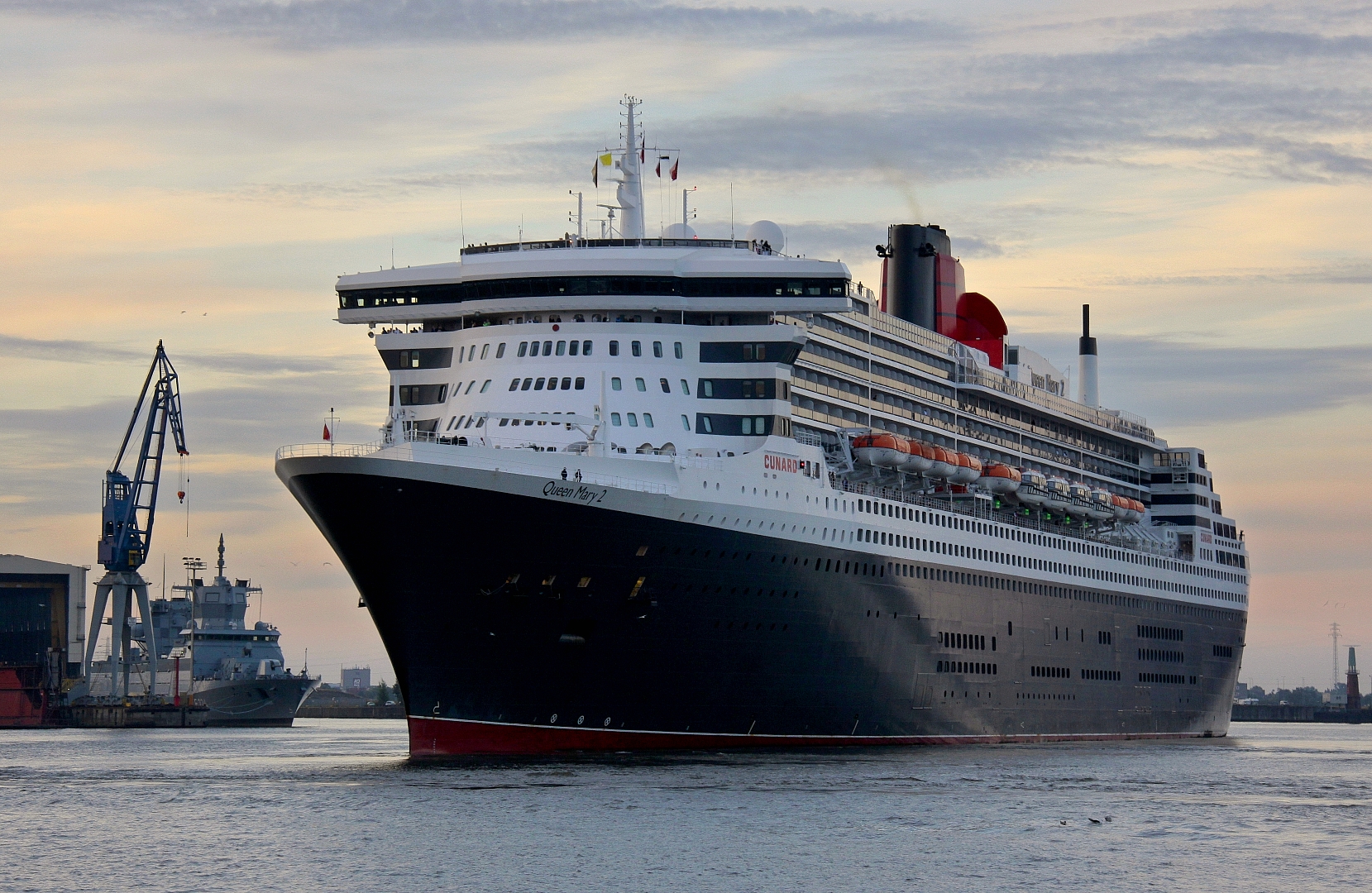 QM2 im Rückwärtsgang