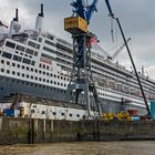 QM2 im Trockendock bei Blohm & Voss