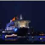 QM2 in blau