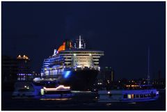 QM2 in blau